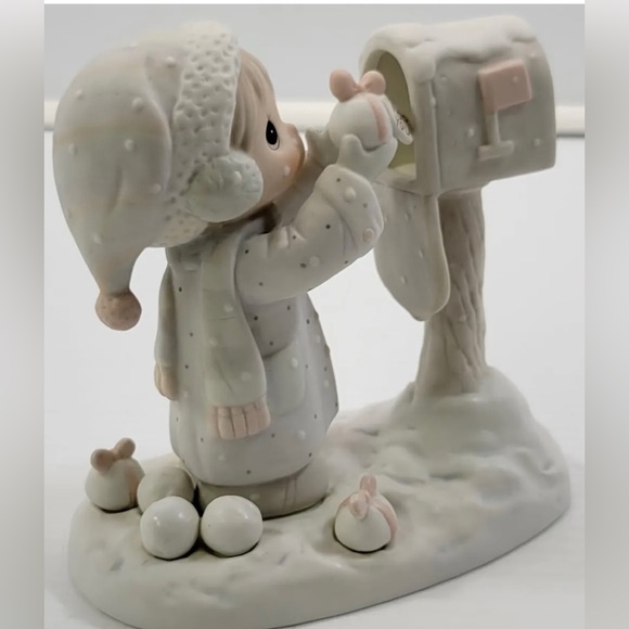 Vintage Precious Moments figurine “ I’m sending you a white Christmas “ - Picture 3 of 10